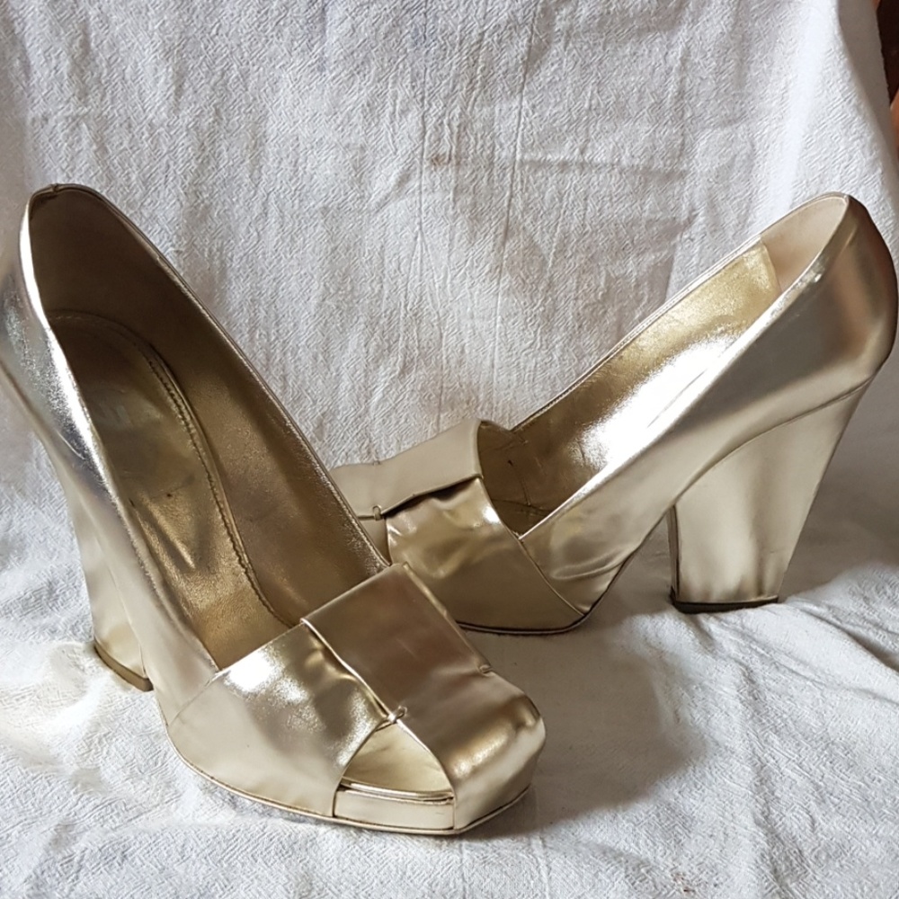 Yves Saint Laurent Gold Rive Gauche Pumps, 39.5